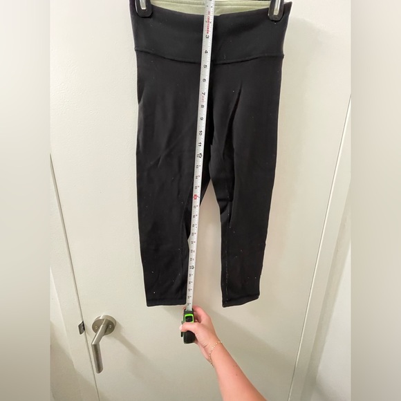 Lululemon reversible black/green cropped leggings with waistband pocket - Size 4 - Picture 9 of 12